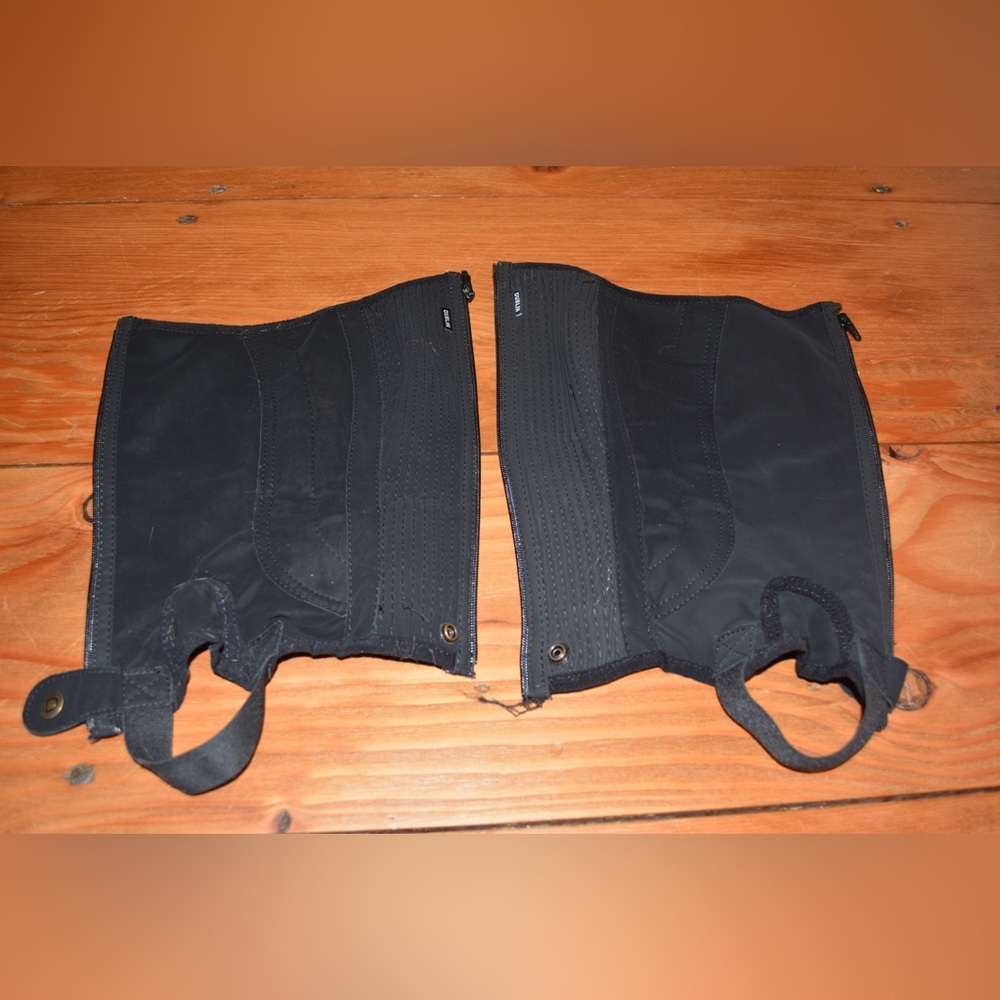 Dublin kids black half chaps in size medium
